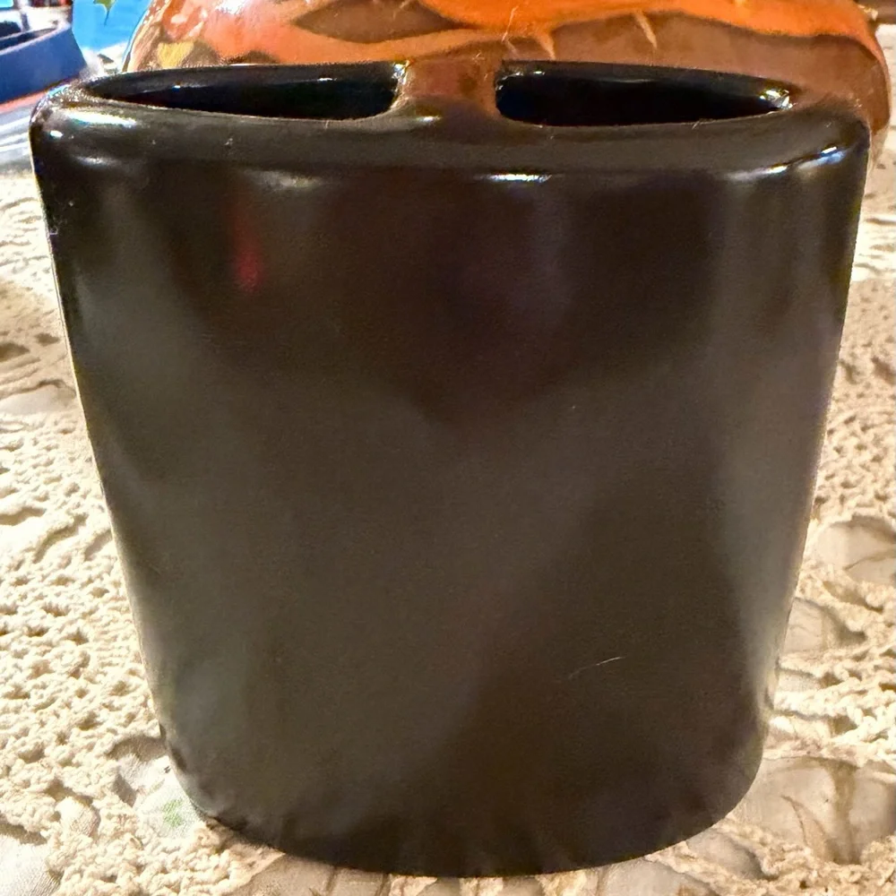 RAE DUNN BRUSHES Toothbrush/Make-Up Brush Holder